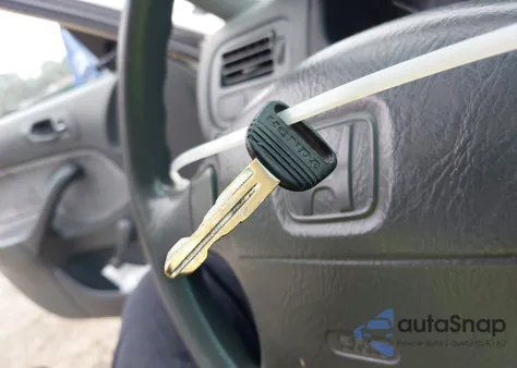 2000 Honda Civic Value Package from USA, damaged, VIN 2HGEJ6618YH579477